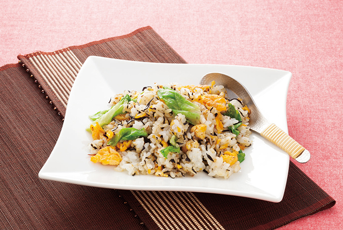 Fried rice with Hijiki seaweed and Dried young sardine